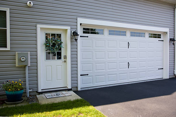 24/7 Emergency Garage Door Panel Replacement experts in Hauser, ID